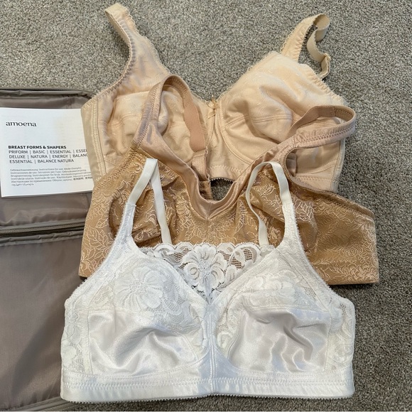 Amoena breast inserts and bra bundle - Picture 3 of 5